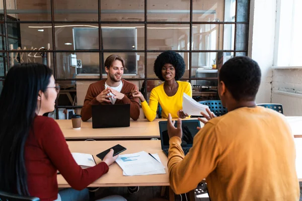 Démarrer Une Équipe Affaires Dans Bureau Les Employés Travail Sur — Photo