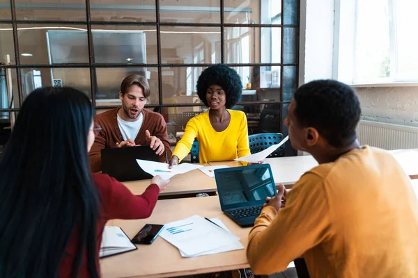 Démarrer Une Équipe Affaires Dans Bureau Les Employés Travail Sur — Photo