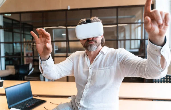 Senior Business Man Sitting His Office Using Mixed Reality Develop — Stock fotografie