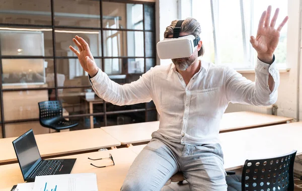 Senior Business Man Sitting His Office Using Mixed Reality Develop — Stock fotografie