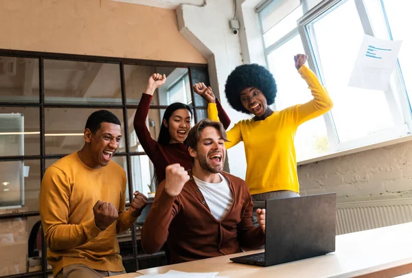 Starta Ett Affärsteam Kontoret Anställda Som Arbetar Med Ett Nytt — Stockfoto