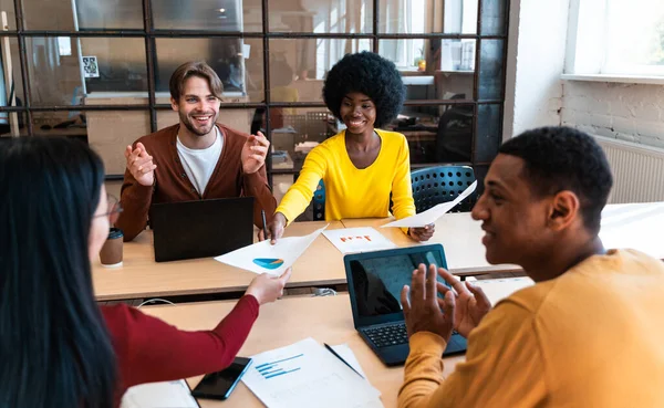 Start Het Business Team Kantoor Werknemers Aan Het Werk Aan — Stockfoto