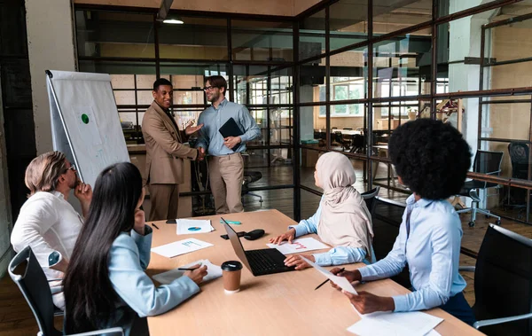 Start Het Business Team Kantoor Multi Etnische Groep Werkt Samen — Stockfoto