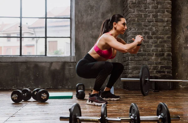 Bela Mulher Treinando Fazendo Exercícios Funcionais Ginásio — Fotografia de Stock