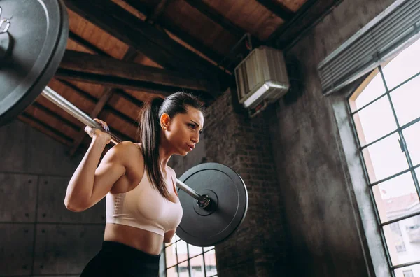 Vacker Kvinna Utbildning Och Göra Funktionell Träning Gymmet — Stockfoto