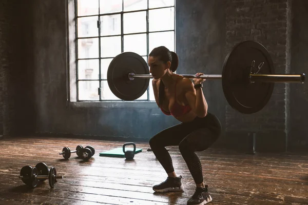 Bela Mulher Treinando Fazendo Exercícios Funcionais Ginásio — Fotografia de Stock