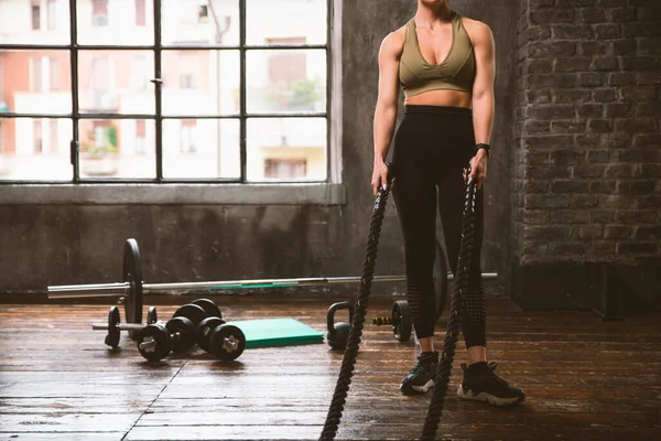 Vacker Kvinna Utbildning Och Göra Funktionell Träning Gymmet — Stockfoto