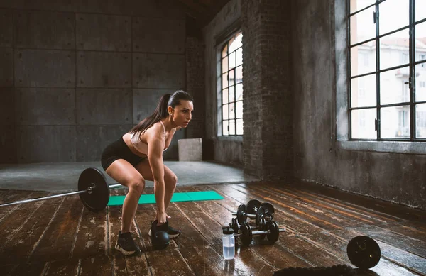 Bela Mulher Treinando Fazendo Exercícios Funcionais Ginásio — Fotografia de Stock