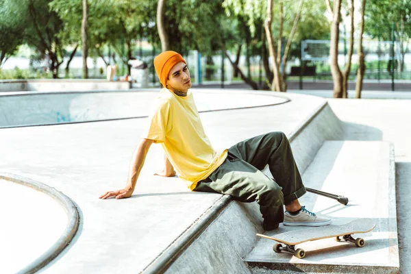 Patinador Amputado Passar Tempo Parque Skate Conceito Sobre Deficiência Esportes — Fotografia de Stock