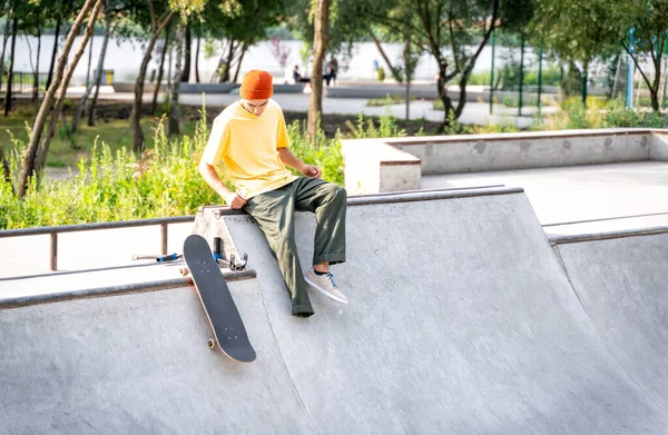 Pattinatore Amputato Passare Del Tempo Allo Skatepark Concetto Disabilità Sport — Foto Stock