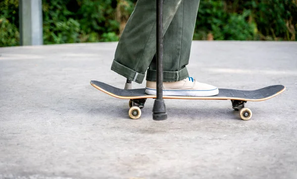 Geamputeerde Schaatser Die Tijd Doorbrengt Het Skatepark Concept Handicaps Sport — Stockfoto