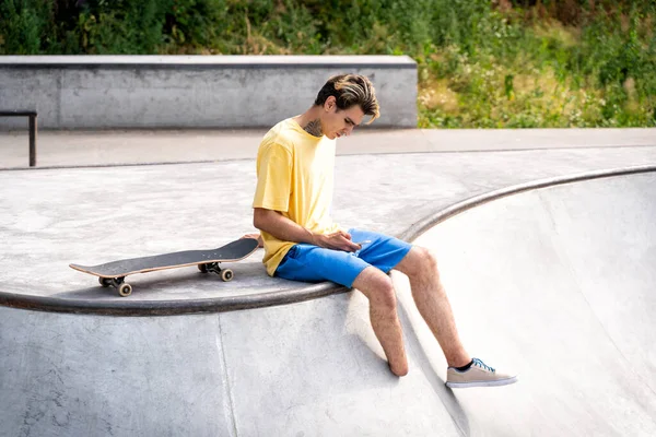 Pattinatore Amputato Passare Del Tempo Allo Skatepark Concetto Disabilità Sport — Foto Stock