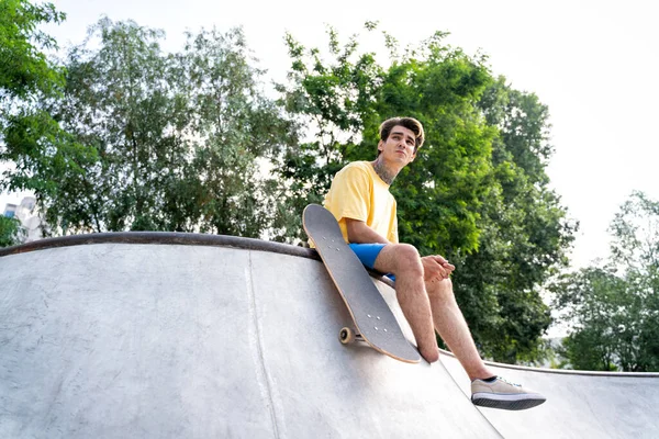 Geamputeerde Schaatser Die Tijd Doorbrengt Het Skatepark Concept Handicaps Sport — Stockfoto