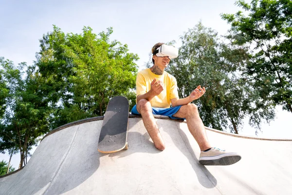 Patinador Amputado Passar Tempo Parque Skate Conceito Sobre Deficiência Esportes — Fotografia de Stock