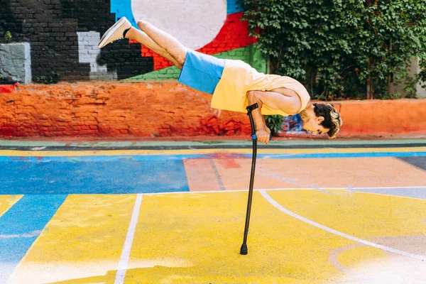 Amputovaný Mladý Chlapec Hraje Basketbal Parku Dělá Sport Koncepce Zdravotního — Stock fotografie