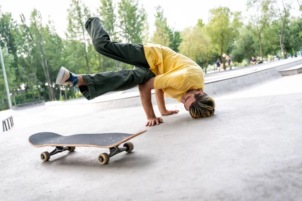 Patinador Amputado Pasar Tiempo Skatepark Concepto Sobre Discapacidad Deportes —  Fotos de Stock