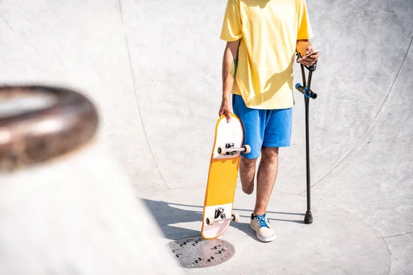 Patinador Amputado Pasar Tiempo Skatepark Concepto Sobre Discapacidad Deportes —  Fotos de Stock