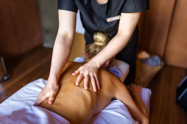 Beautiful Woman Relaxing Beauty Spa Hotel Client Having Beauty Treatment — Stock Photo, Image