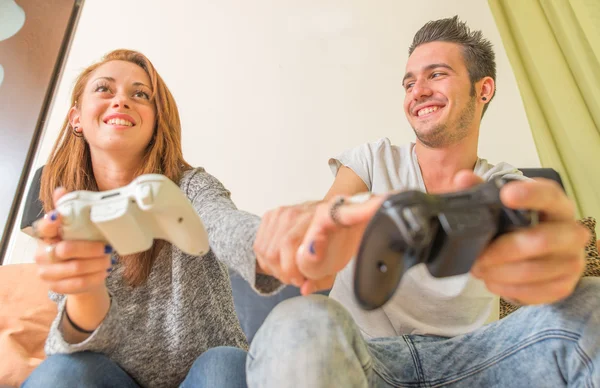 Friends playing video games — Stock Photo, Image
