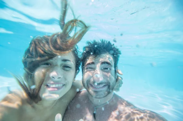 Selfie unter Wasser — Stockfoto