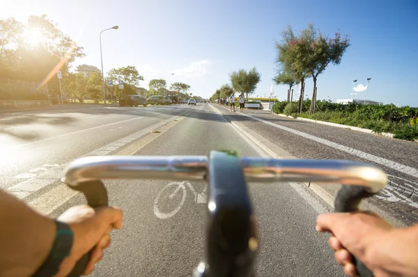 Eerste persoonsmening op fiets — Stockfoto