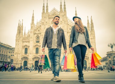 Milano'da alışveriş Çift