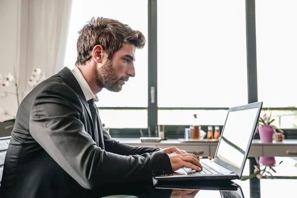 Business man at computer desk — Stock Photo, Image