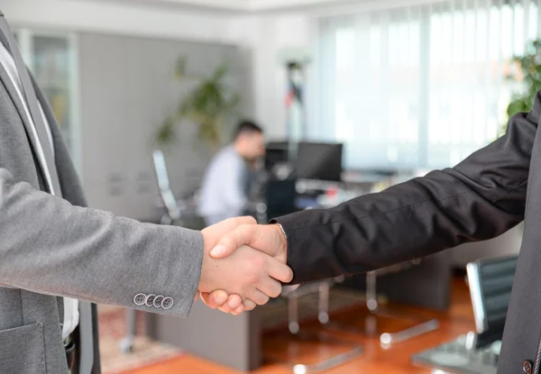 Händedruck der Geschäftsleute — Stockfoto