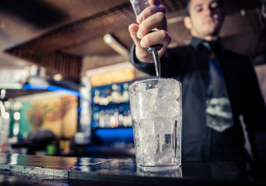 Barmen iş başında