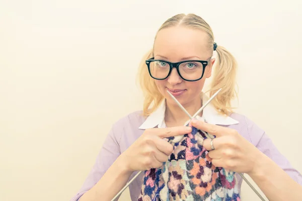 Vrouw breien — Stockfoto