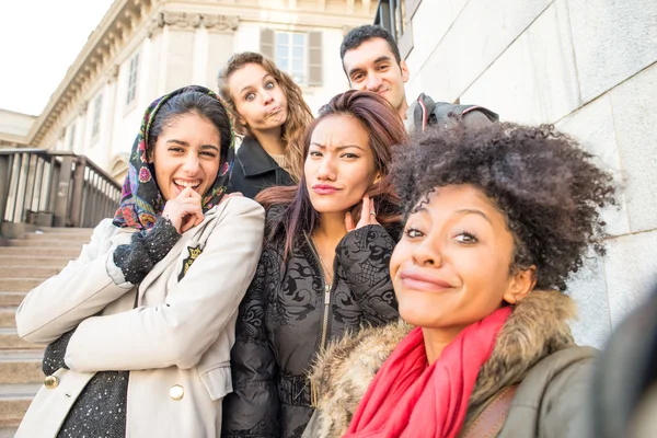 Grupo multirracial de amigos tomando selfie —  Fotos de Stock