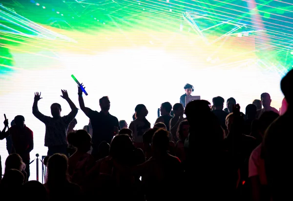 Gente bailando en el club — Foto de Stock