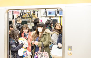 Tokyo Metro insanlarda