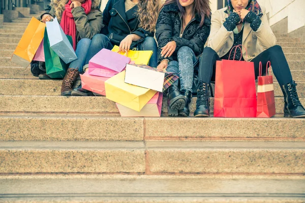 Frauen und Einkaufen — Stockfoto