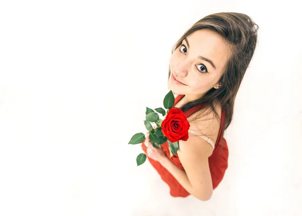 Wanita cantik dengan mawar — Stok Foto
