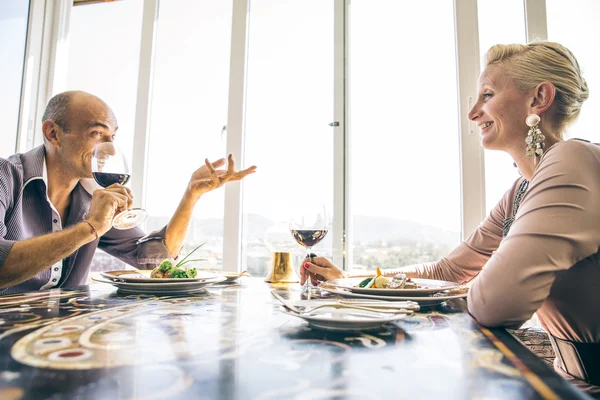 Cuplu în restaurant de lux — Fotografie, imagine de stoc