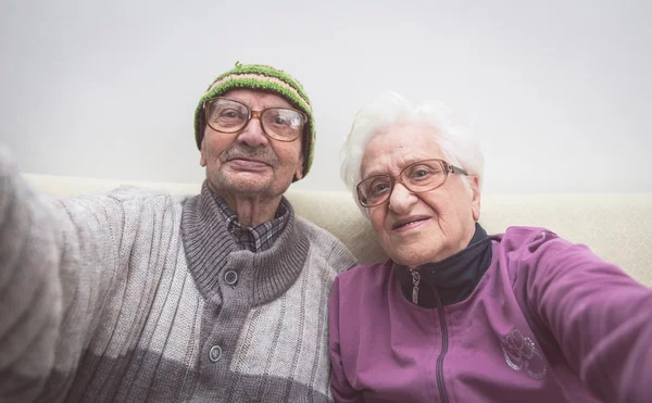 Vecchio coppia selfie — Foto Stock