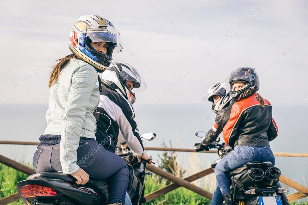 Pareja en moto fotos de stock, imágenes de Pareja en moto sin royalties | Depositphotos Pareja en moto fotos de stock, imágenes de Pareja en moto sin royalties | Depositphotos