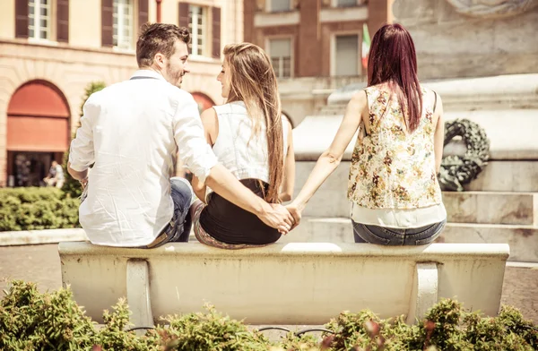 Man cheating on her girlfriend at the park — Stock Photo, Image