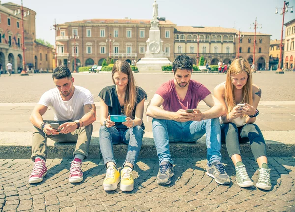 Friends texting with smartphones — Stock Photo, Image