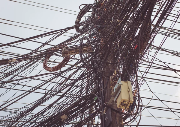 Elektriciteitskabels in thailand — Stockfoto