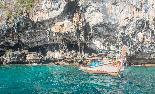 Пещера викингов на острове Пхи Пхи
