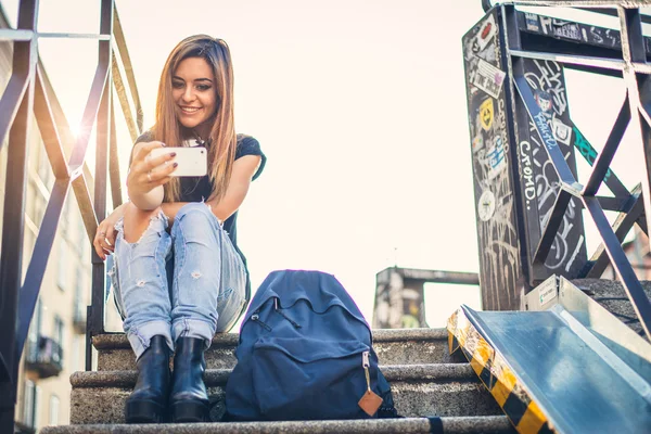 Retrato de mujer al aire libre — Foto de Stock