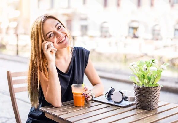 Pretty wioman in a bar restaurant — Stock fotografie