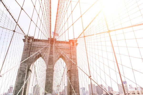 Vista artística del famoso puente Brooklyin — Foto de Stock