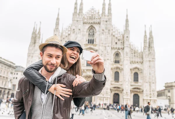 Turistas na catedral de Duomo, Milão Imagens Royalty-Free