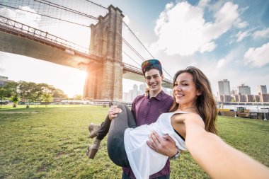 Couple taking selfie in New York