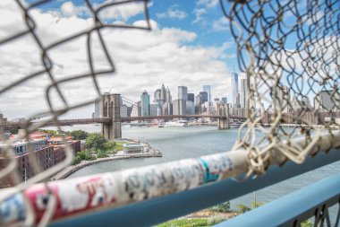 New York şehir gece manzarası Brooklyn Köprüsü'nden