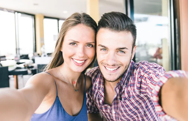 Young couple selfie Stock Photos, Royalty Free Young couple selfie Images |  Depositphotos