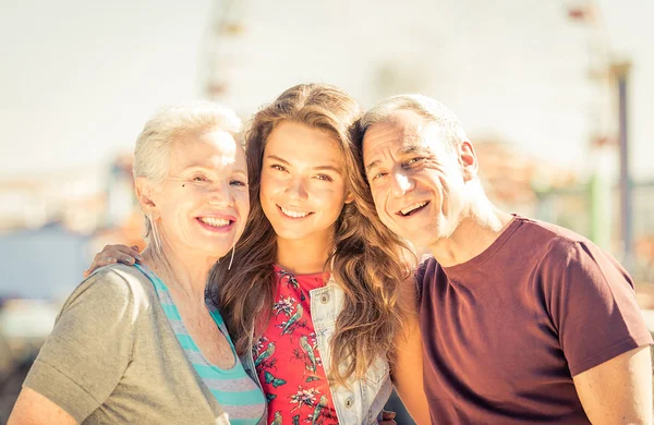 Glückliches Familienporträt — Stockfoto